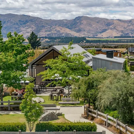 The Alpine Pad - Wanaka Holiday Apartment